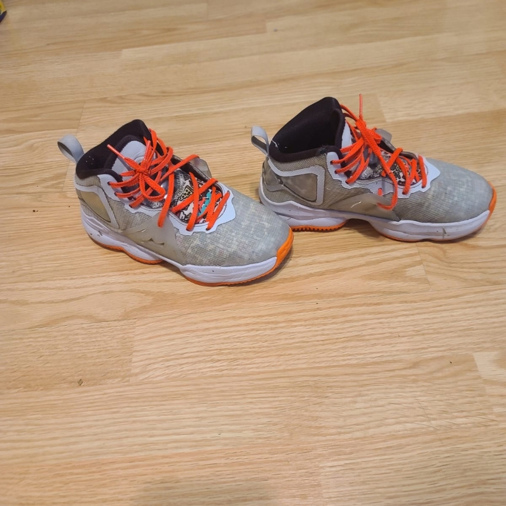 Nike LeBron Kids Basketball Shoes Gray Orange Size 3 - Great Condition